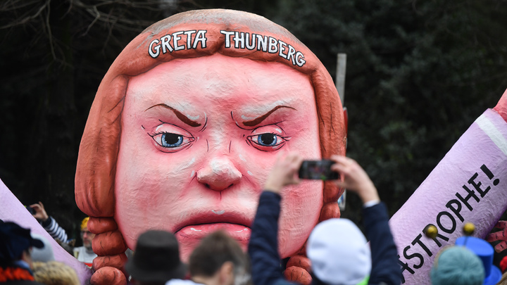 Худший монстр во всём мире: Мать Греты Тунберг разоткровенничалась о дочери