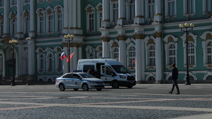 В Петербурге охранника школы обвинили в домогательствах к девочке