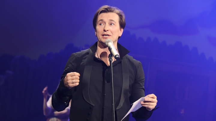 Безрукова в преемники? Появившийся на параде актёр вызвал настороженность