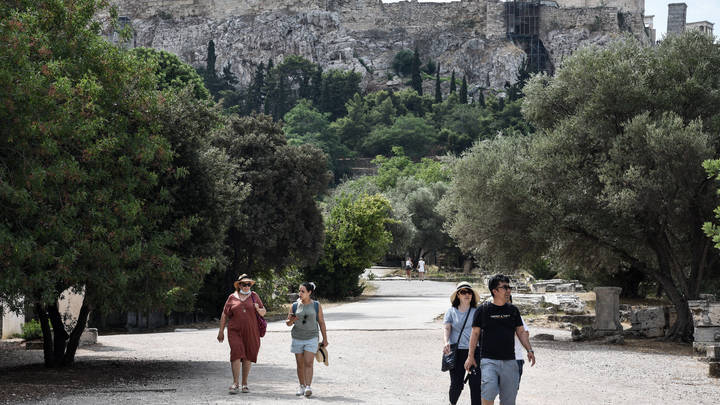 Контролировать каждого, проверять выборочно: Греция откроет границу для России 7 сентября