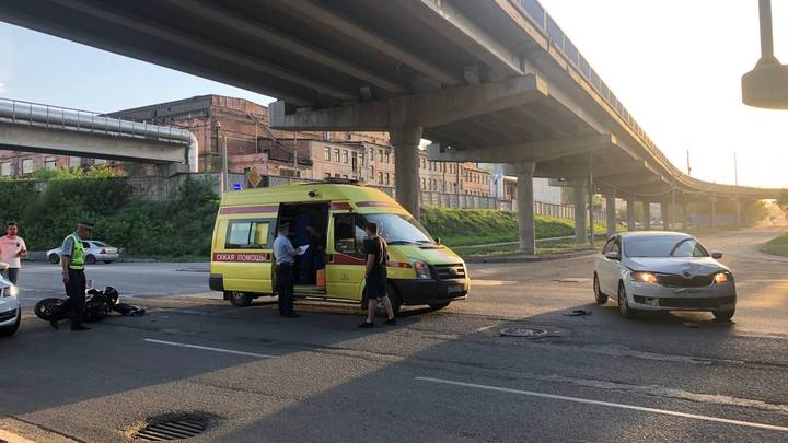 В Челябинске сезон мотоциклов начался с аварии