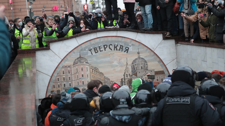 Грядёт новая волна? Против больных COVID участников митинга завели уголовное дело