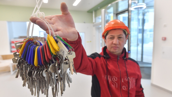 Дольщики дзержинского долгостроя Салют получат ключи от квартир до конца января 2022 года