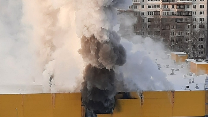 Сотрудник гипермаркета Лента в Томске поджёг пиротехнику в торговом зале: Задолбался