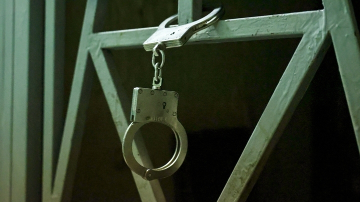 Жителя Кузбасса отправили в колонию на 17 лет за неоднократное изнасилование малолетней дочери