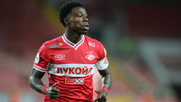 Появилось видео скандала нападающего «Спартака» Квинси Промеса в московском отделении полиции