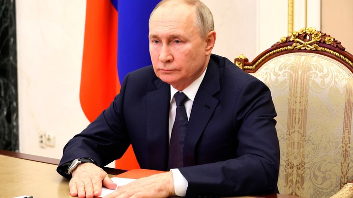 В Петербурге начали собирать подписи за Владимира Путина
