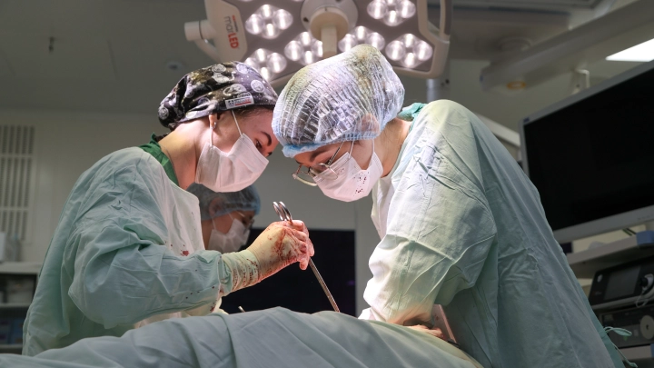 Новосибирские врачи спасли жизнь ребёнку с кардиостимулятором в кишечнике