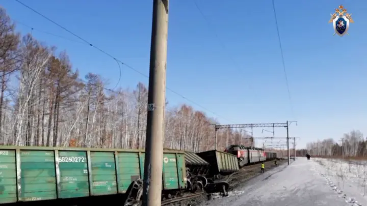 300 рабочих восстанавливают железную дорогу на месте аварии на ЗабЖД