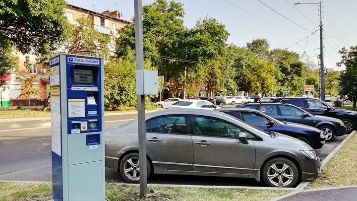 В Краснодаре автомобилисты пожаловались на штрафы за неоплату парковки через сломанные паркоматы