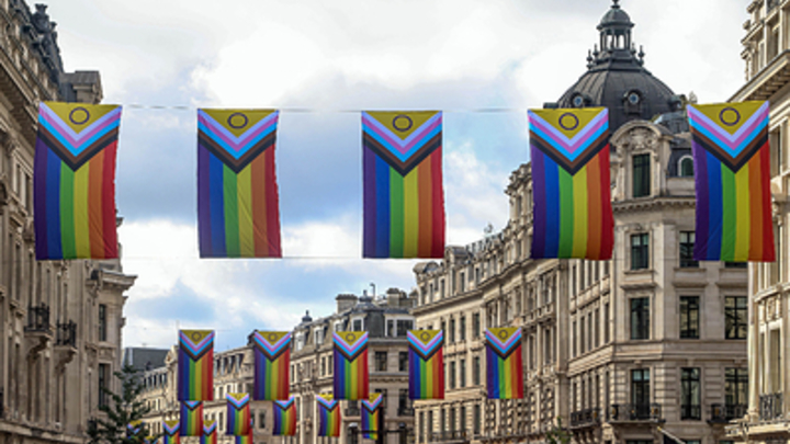 Единственный британский город запретил полиции танцевать с извращенцами