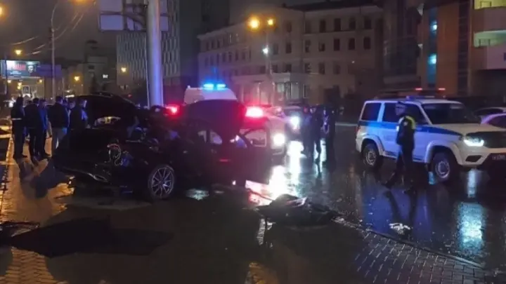 Трое пострадавших в ДТП с Мерседесом в Новосибирске попали в реанимацию