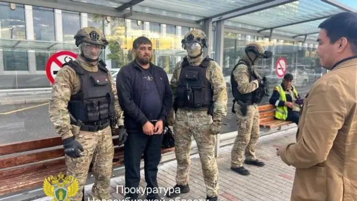 В Казахстане задержали мигранта-водителя самосвала, пытавшегося задавить людей в Новосибирске