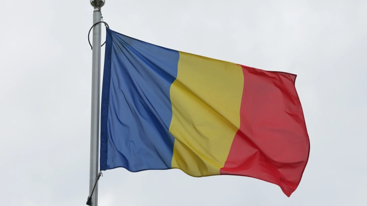 Жители Румынии устроили демарш: Паспорта разлетелись на клочки