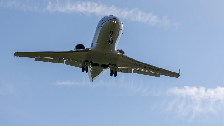 Борт испанского министра обороны столкнулся с серьёзными сбоями у границ России