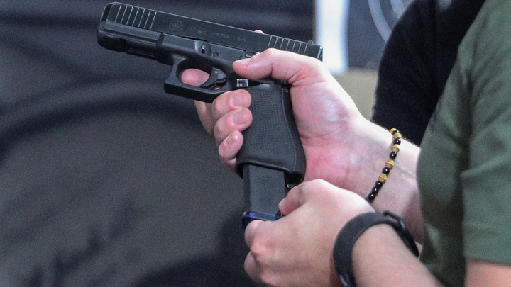 В Башкирии двое подростков вывезли в лес 16-летнего юношу и под угрозой пистолета вымогали деньги