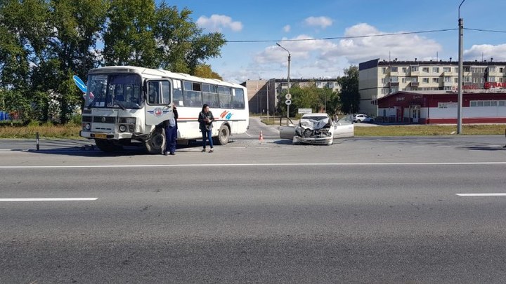 В Новосибирской области женщина пострадала при столкновении с автобусом ПАЗ