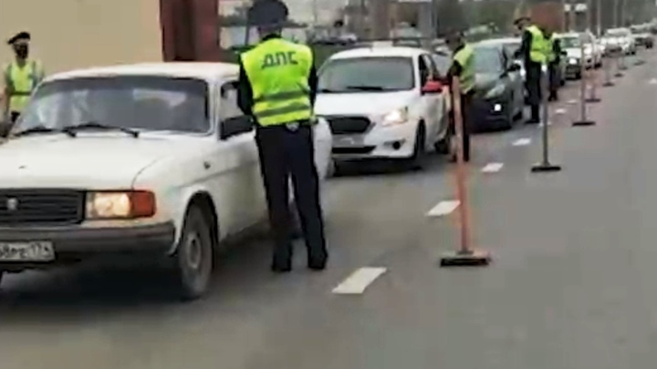 На въездах в крупные города Челябинской области стоит полиция