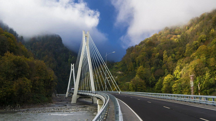 В Сочи на трассах, ведущих к горнолыжным курортам, вводят одностороннее движение