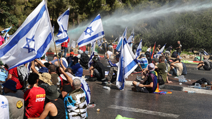 Что-то неслыханное: В Израиле русские репатрианты возмущены водомётами на митингах