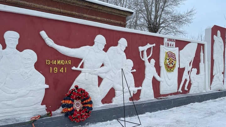 В Новосибирске на открытии мемориала в военном городке задержали расхитителя старинных зданий