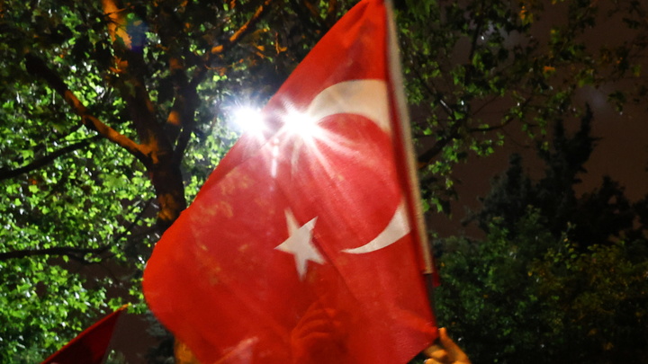 После Корана взялись за Эрдогана: В Швеции устроили новое сожжение. Полиция мешать не стала