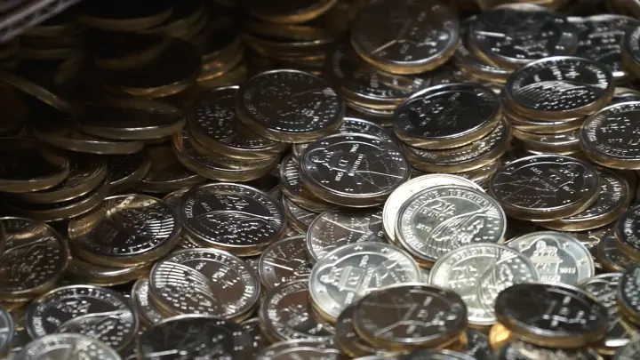 Politico: фон дер Ляйен пытается отдалиться от коррупционного скандала в ЕС