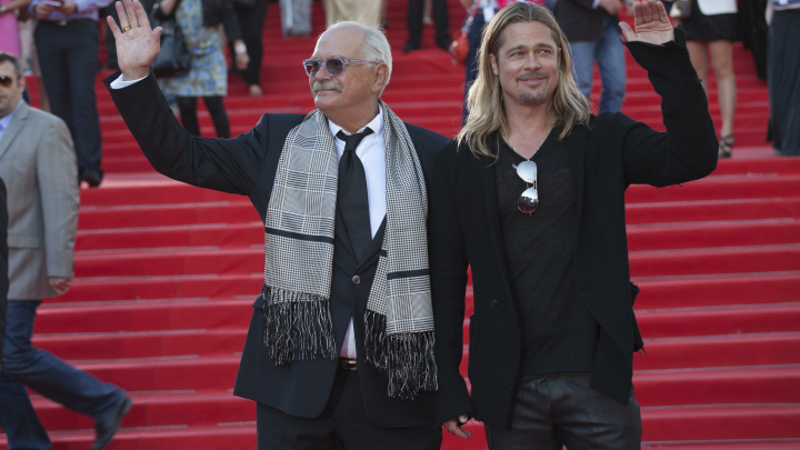 Формула успеха: фильм F1 с Питтом и Бардемом обогнал всех в кинопрокате