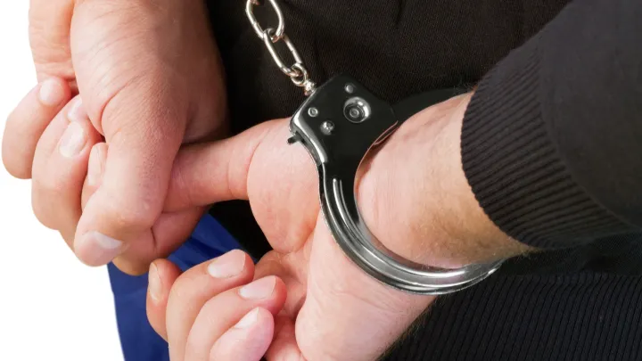 Подсудимый сбежал прямо из зала суда: в Москве объявлен план Перехват