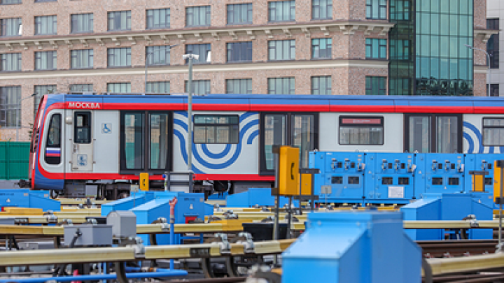 Пенсионерка попала в СИЗО за грубую реакцию на смех подростка в метро