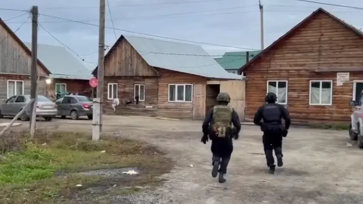 Десятки женщин возле автозаков: в Челябинске проходят тотальные проверки таборян