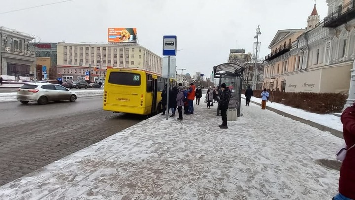 Власти Екатеринбурга пообещали обеспечить бесперебойную работу общественного транспорта в морозы