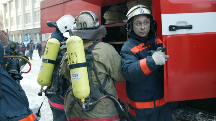 ЧП в Липецкой области: Рухнула крыша завода. Что известно о людях под завалами?