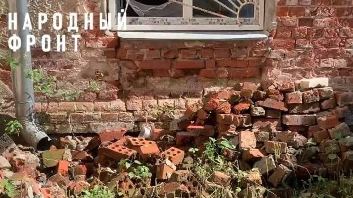 Во Владимире дом царских времён утопает в фекалиях бродячих животных, обосновавшихся в подвале