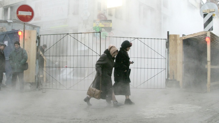 Улицу Ново-Садовую в Самаре затопило кипятком из-за аварии 20 января 2022