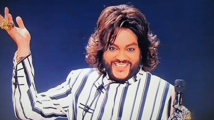 Помассируй скорей: Киркоров в капюшоне высмеял программу Малышевой. Вышло не лучше