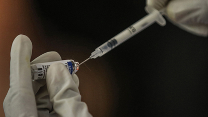 Гинцбург рассекретил особый компонент Спутника V, выдающий невакцинированного