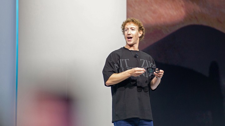 Цукерберг забрал тампоны из мужских туалетов в офисах Meta*: Извращенцы пришли в ярость - NYT