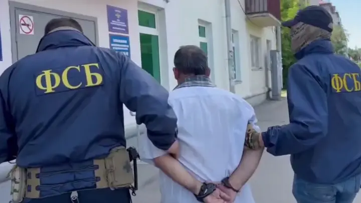Россия лишила паспорта и депортировала мигранта из Таджикистана, продвигавшего превосходство таджиков»
