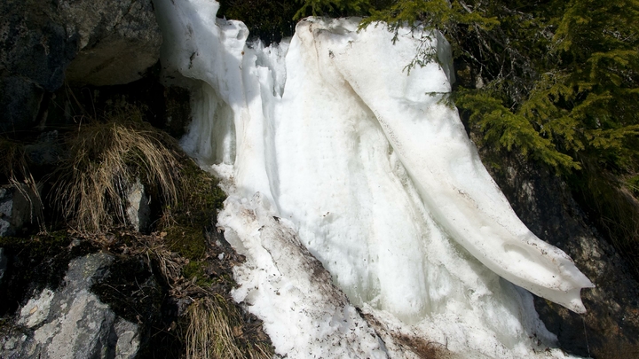 Земля ушла из-под ног: Восемь домов унесло в море в Норвегии
