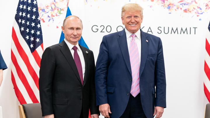 Ушаков: несколько стран готовы стать площадкой для встречи Путина и Трампа