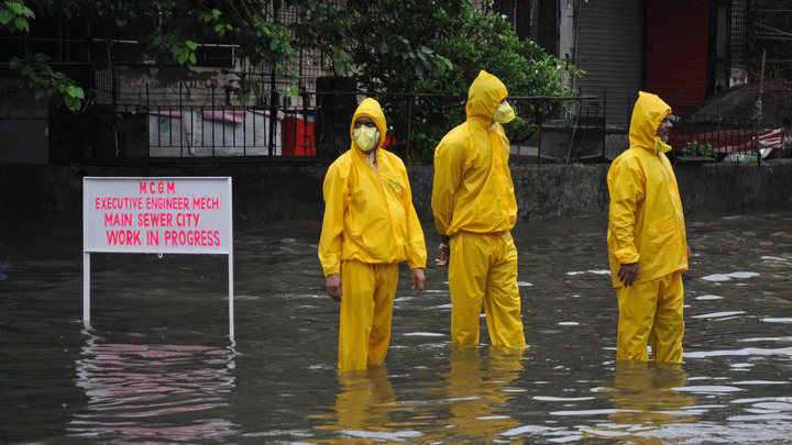 Виноваты муссоны? Индия заняла третье место по числу заболевших коронавирусом, обогнав Россию