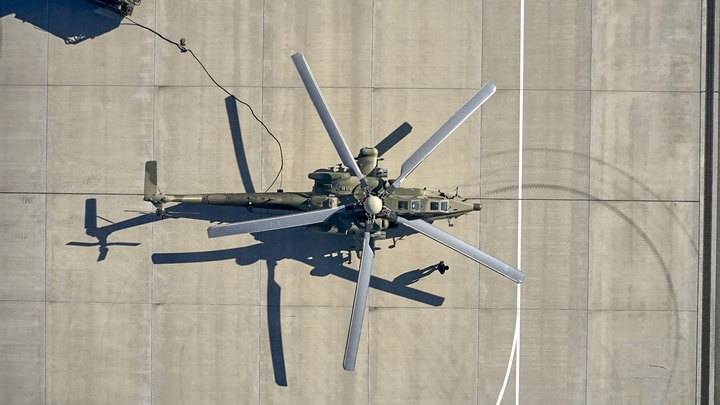 Борис Джонсон испугался русского вертолёта в Индии. Пришлось пригнать борт ВВС США