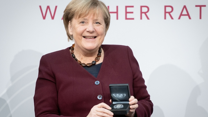 Читать, спать и искать себя: Меркель поделилась планами на будущее