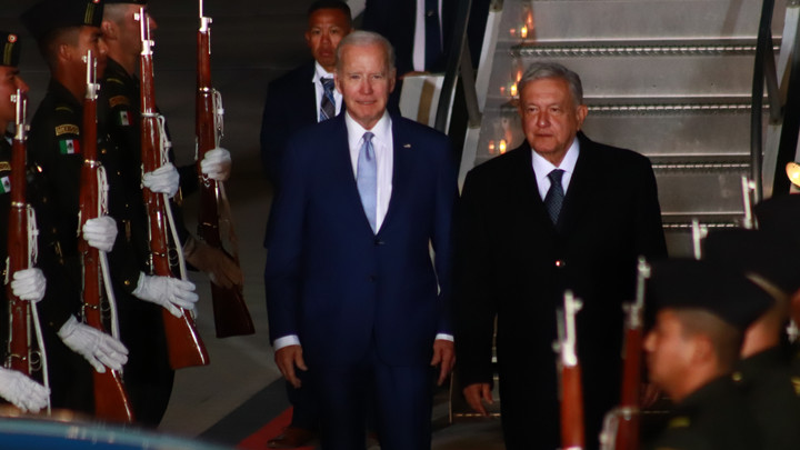 Жена президента Мексики публично унизила Байдена: Как дела?