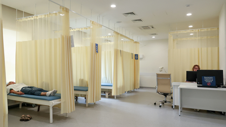 Хочется взять калашников и расстрелять. Врач по-хамски отказался оперировать русскую в Молдавии