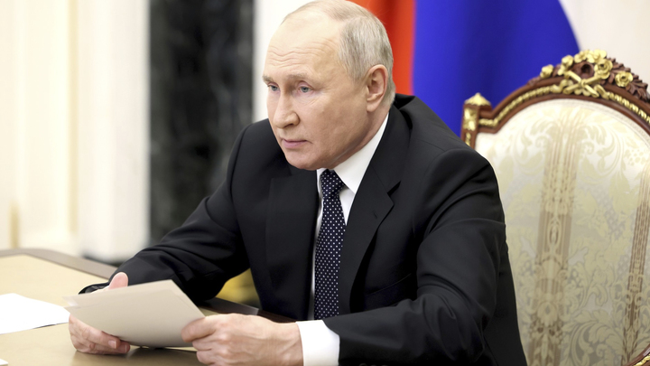 Путин предоставил гражданство французскому политологу, который борется с русофобией на Западе