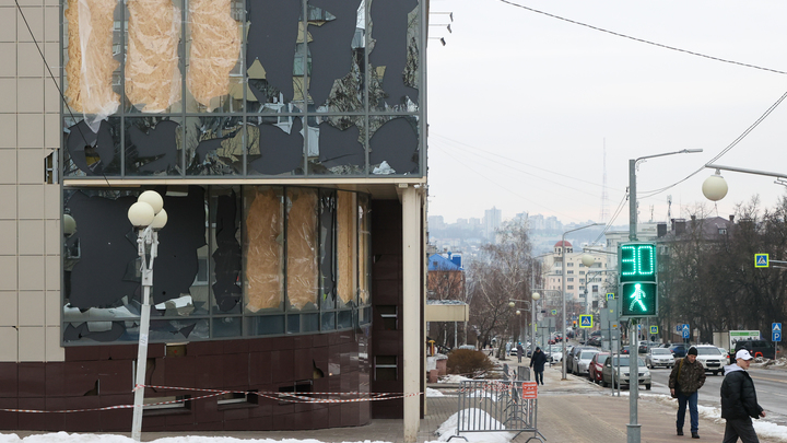 Очевидцы сняли на видео обломки украинских ракет, сбитых над Белгородом