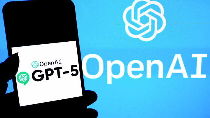 Нейросеть сходит с ума: Глобальный сбой самого мощного искусственного интеллекта