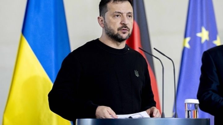 Страна: Зеленского вынудят принять мирный план Трампа, если он устроит Путина